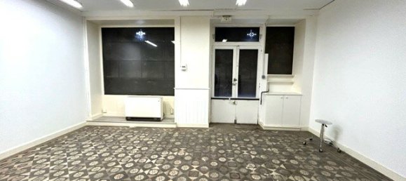 57m² Commercial property in Paris, France No. 334734 3