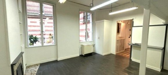 57m² Commercial property in Paris, France No. 334734 2