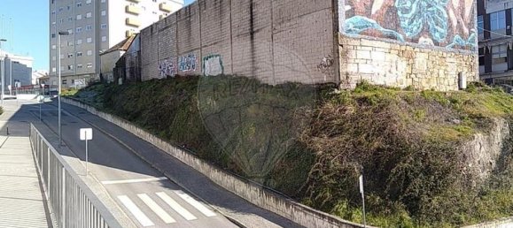 1056m² Building in Vila Real, Portugal No. 70805 8