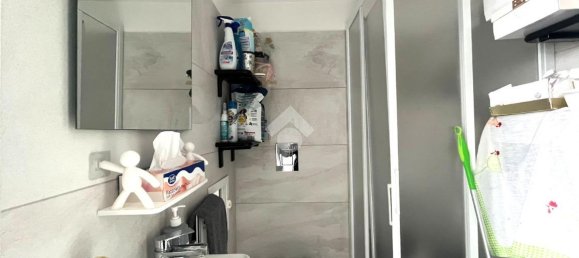 3-salle Appartement à Torre del Greco, Italy No. 5676 13