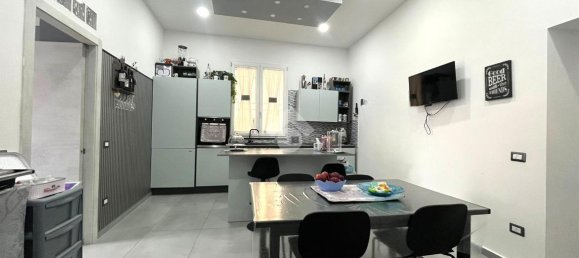 3-salle Appartement à Torre del Greco, Italy No. 5676 4