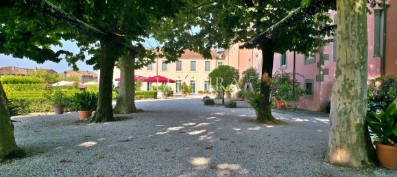 40 bedrooms Villa in Capannori, Italy No. 375518 16