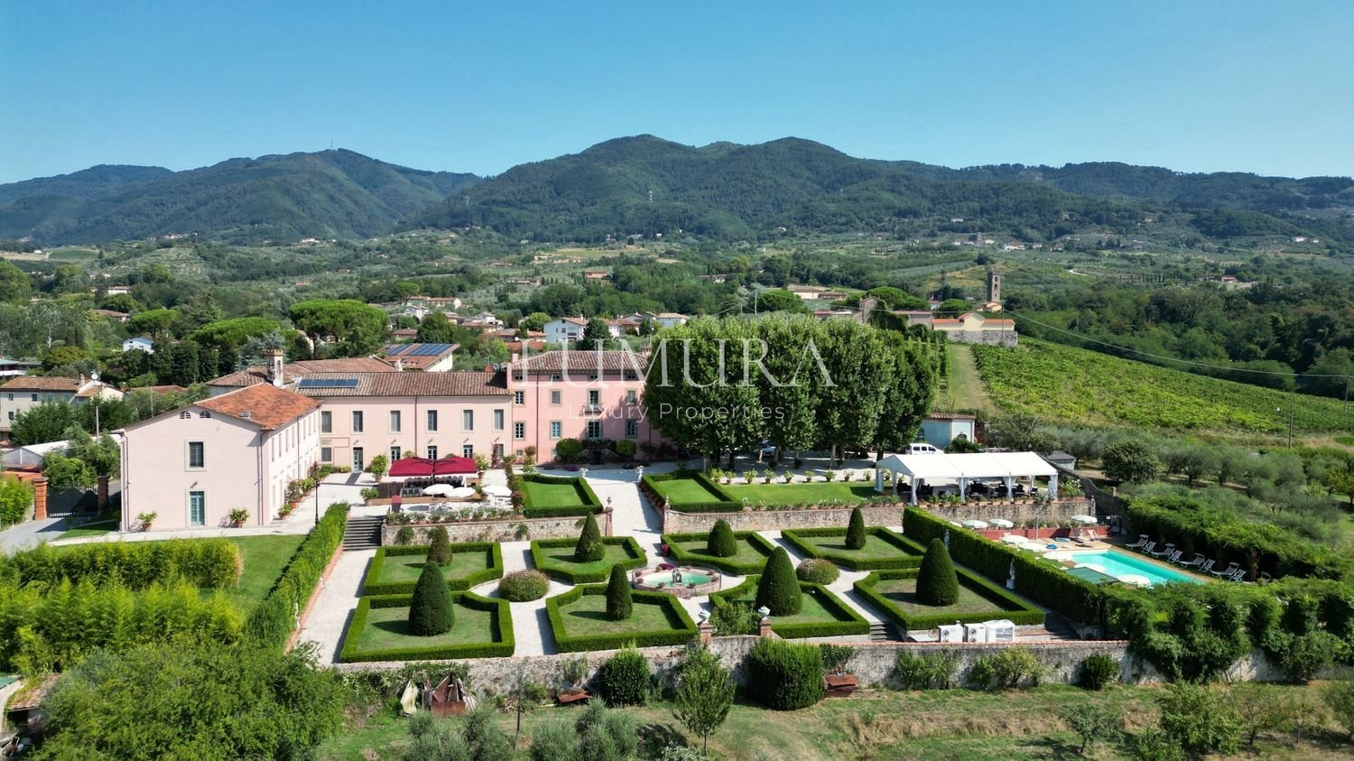 40 bedrooms Villa in Capannori, Italy No. 375518