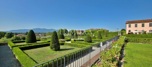 40 bedrooms Villa in Capannori, Italy No. 375518 13