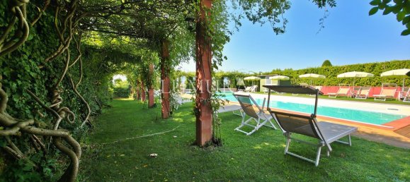 40 bedrooms Villa in Capannori, Italy No. 375518 24