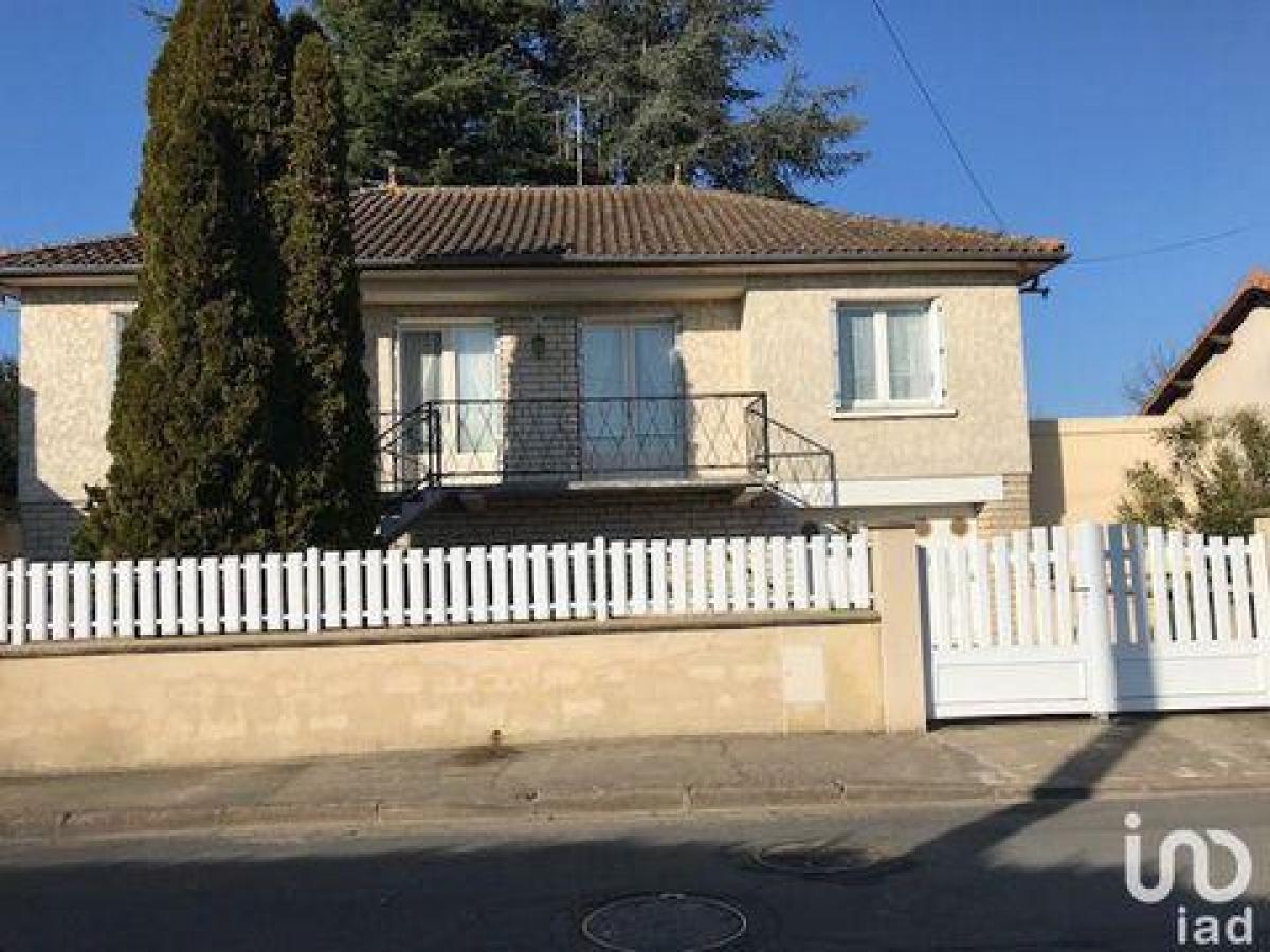 5 bedrooms House in Loudun, France No. 24130