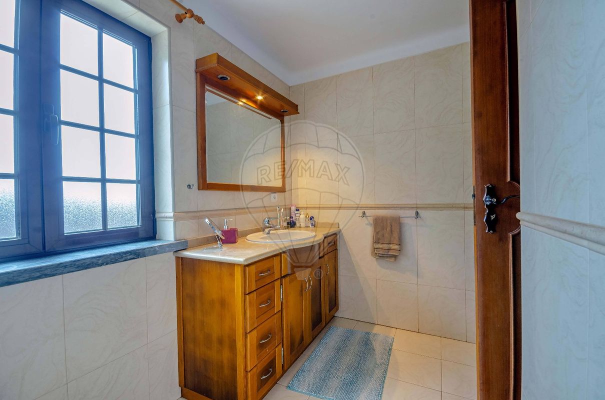 Дом с 5 спальнями в Калдаш да Раинья, Португалия № 174607