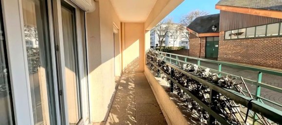 2 bedrooms Apartment in Le Plessis-Trevise, France No. 140035 4