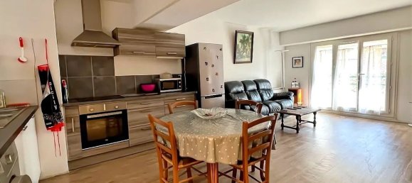2 bedrooms Apartment in Le Plessis-Trevise, France No. 140035 2