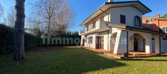5 bedrooms Villa in Forte dei Marmi, Italy No. 191680 16