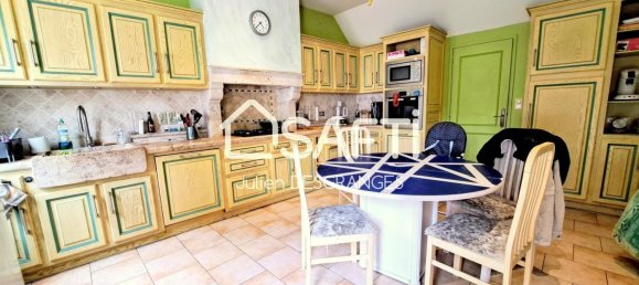 5 bedrooms House in Amboise, France No. 70658 4