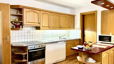 Propiedad comercial de 1 dormitorio en Imst, Austria No. 189995