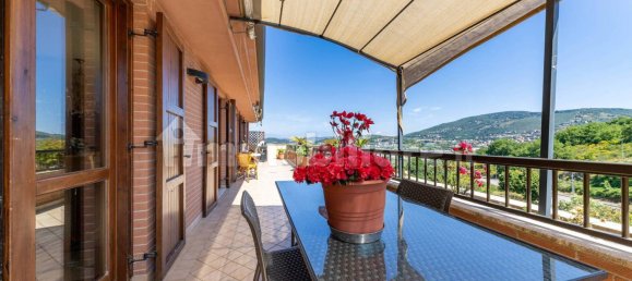 3 bedrooms Penthouse in Corciano, Italy No. 129705 15