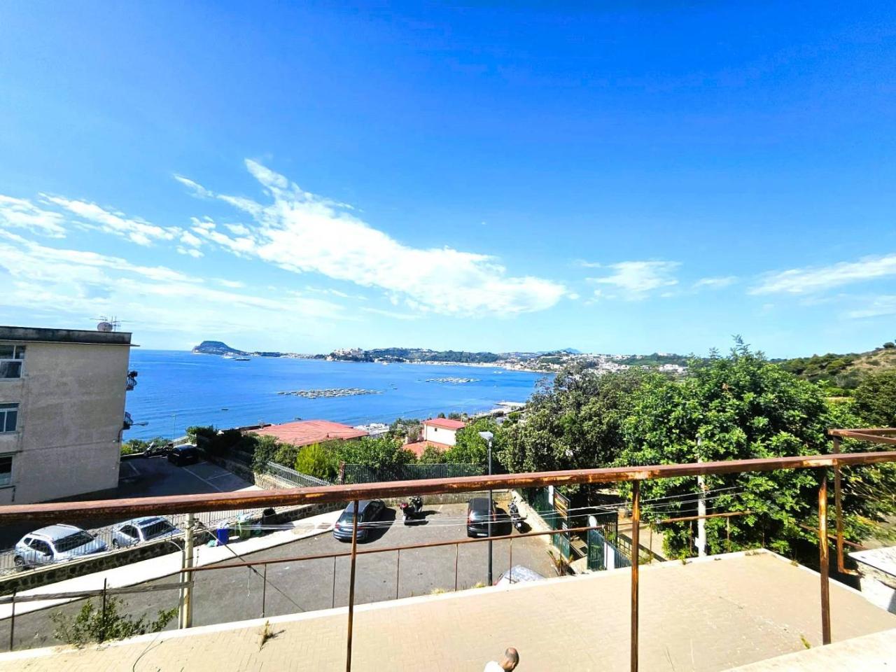 4غرفة فيلا في Pozzuoli, Italy رقم 154175