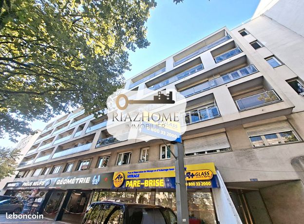 2 bedrooms Apartment in Le Bourget, France No. 358501