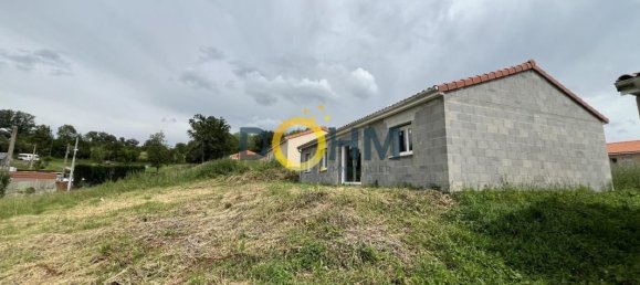 Casa de 3 dormitorios en Puy-de-Dome, France No. 343786 3