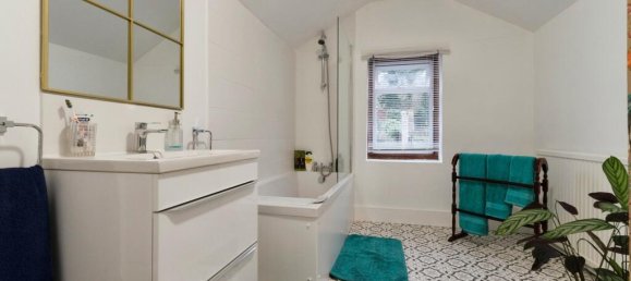 2 bedrooms House in Kenley, United Kingdom No. 8034 5