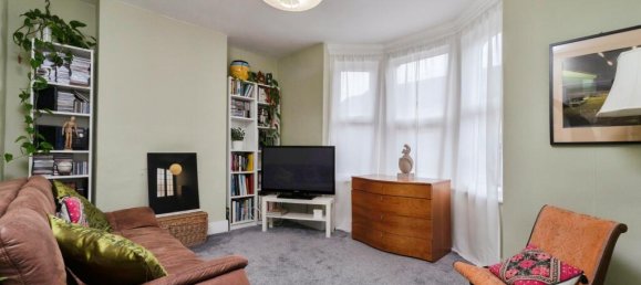 2 bedrooms House in Kenley, United Kingdom No. 8034 2