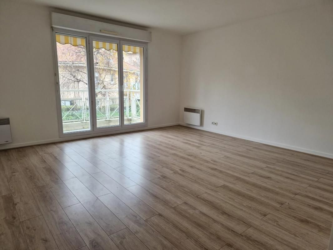 2 Schlafzimmer Wohnung in Voisins-le-Bretonneux, France, Nr. 168181