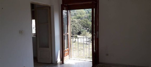 7 غرف نوم شقة في Salerno, Italy رقم 360009 10