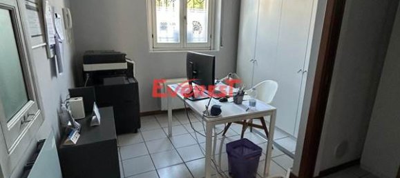 Escritório de 2 divisões em Busto Arsizio, Italy N.º 378172 11