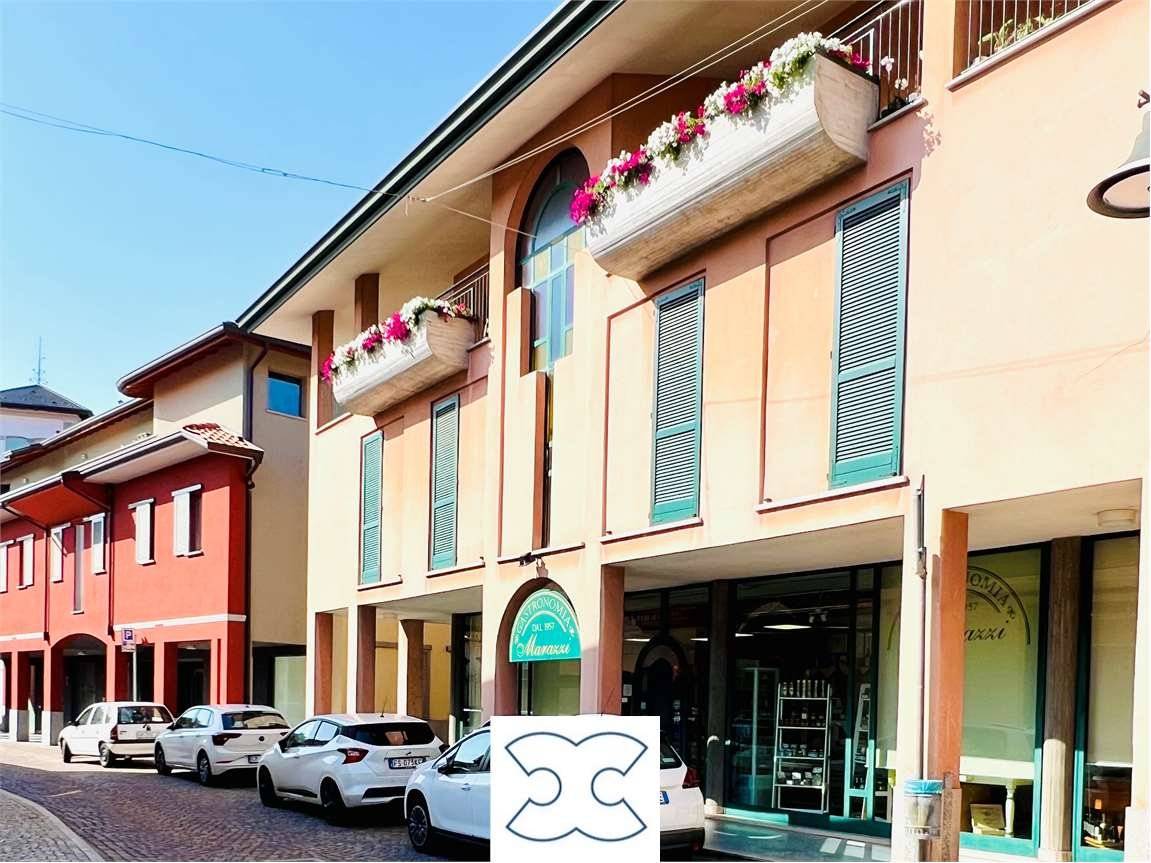 5 rooms Building in Fagnano Olona, Italy No. 213845