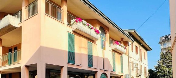 5 rooms Building in Fagnano Olona, Italy No. 213845 2