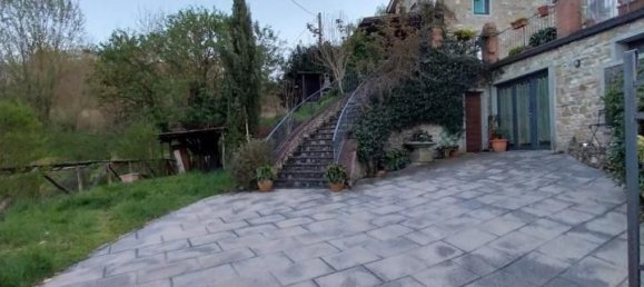 Дом с 5 комнатами в Виккьо, Италия № 159137 5