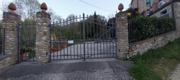 Дом с 5 комнатами в Виккьо, Италия № 159137 2