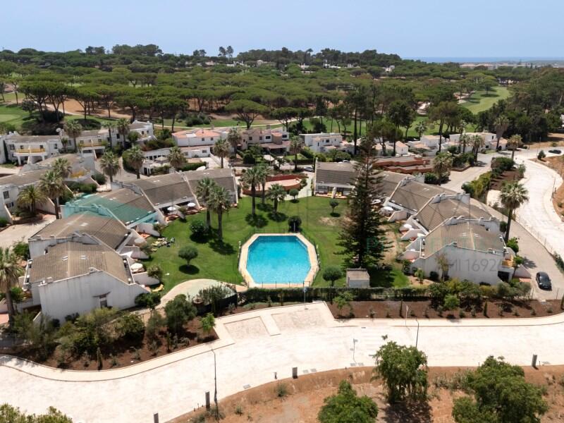 2 bedrooms Villa in Quarteira, Portugal No. 247738