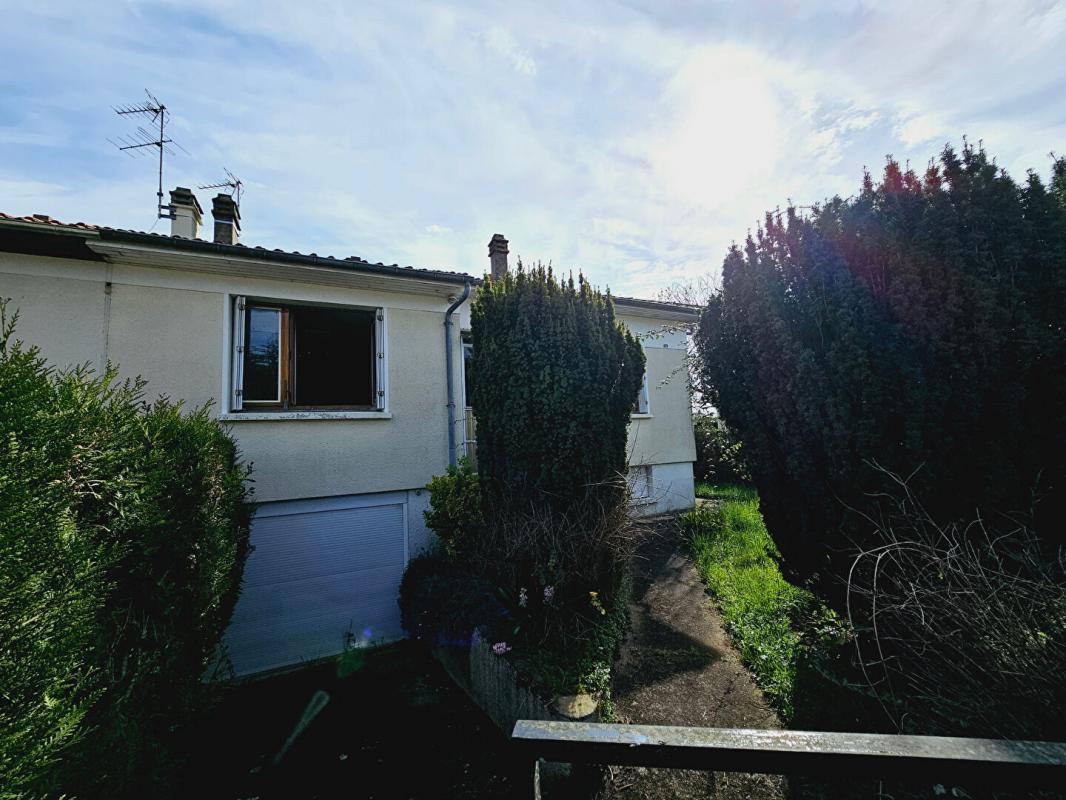 3 Schlafzimmer Haus in Saint-Germain-du-Puy, France, Nr. 228371