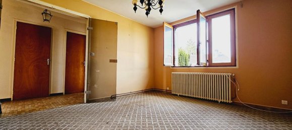 3 Schlafzimmer Haus in Saint-Germain-du-Puy, France, Nr. 228371 2
