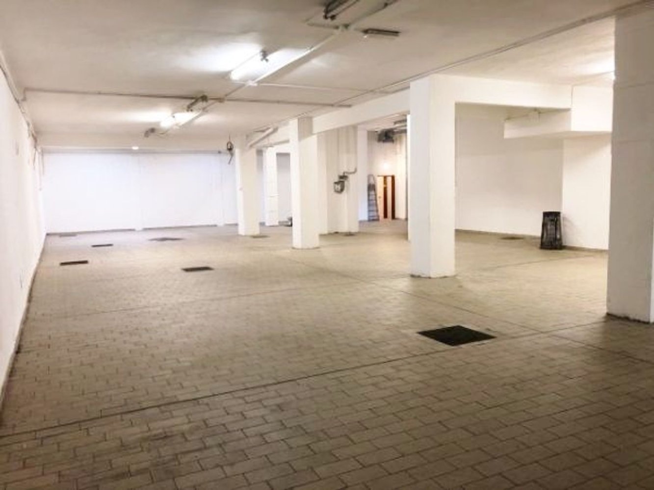 434m² Commercial property in Florence, Italy No. 91374