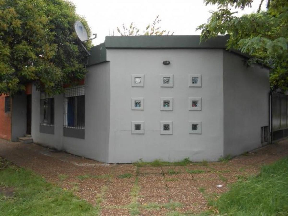 2 bedrooms House in Moron, Argentina No. 17411