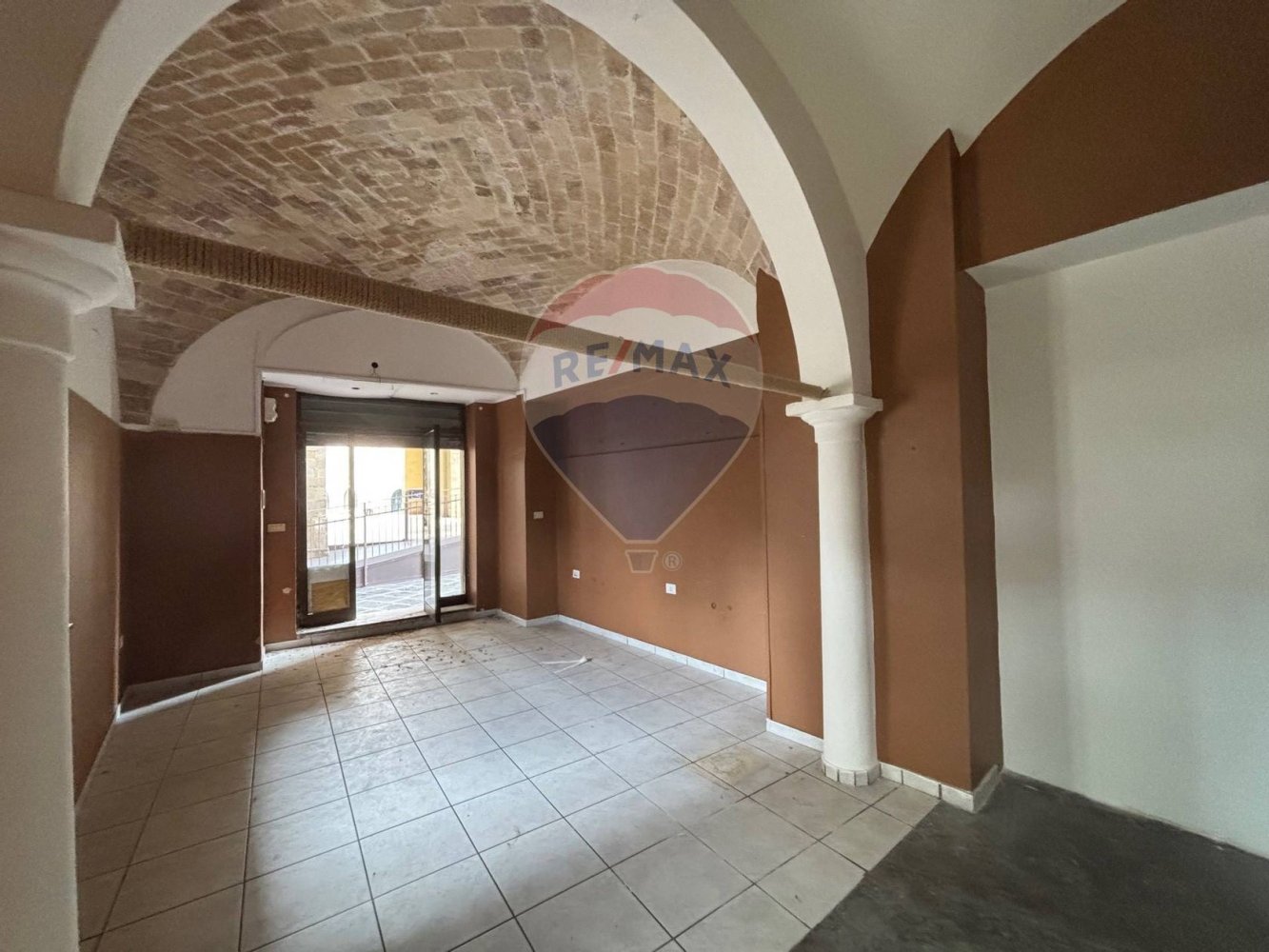 Propiedad comercial de 1 habitación en Lanciano, Italy No. 41868