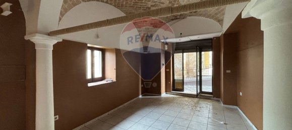 Propiedad comercial de 1 habitación en Lanciano, Italy No. 41868 16