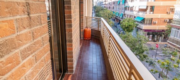 4 bedrooms Apartment in Granada, Spain No. 166630 3