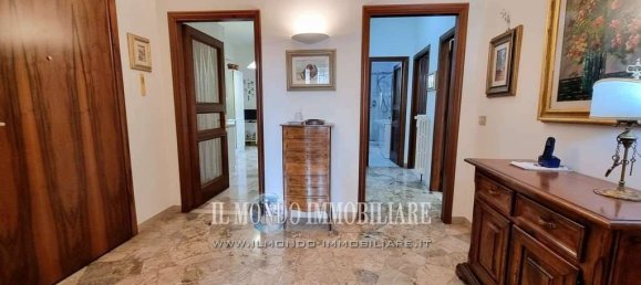 2 bedrooms Apartment in Florence, Italy No. 324438 11