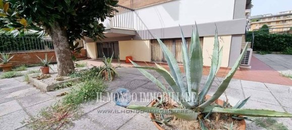 2 bedrooms Apartment in Florence, Italy No. 324438 28