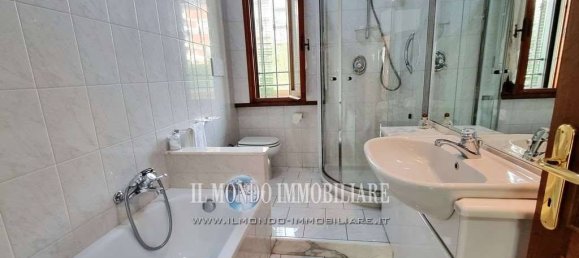 2 bedrooms Apartment in Florence, Italy No. 324438 16