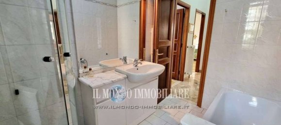 2 bedrooms Apartment in Florence, Italy No. 324438 17