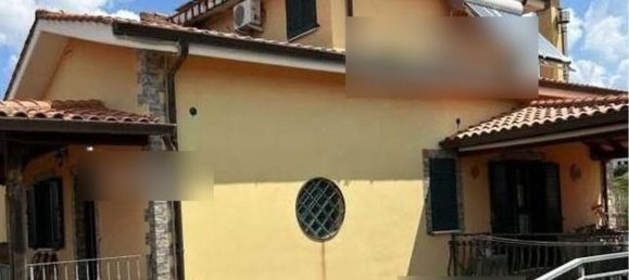 Дом с 5 комнатами в Чампино, Италия № 197623 4