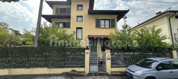 3 bedrooms Villa in Pietrasanta, Italy No. 354522 2