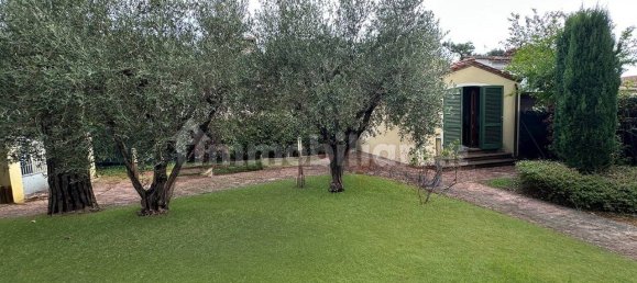 3 bedrooms Villa in Pietrasanta, Italy No. 354522 3