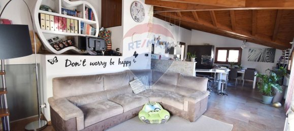 Квартира с 3 комнатами в Лавена Понте Треза, Италия № 171610 2