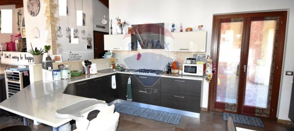 Квартира с 3 комнатами в Лавена Понте Треза, Италия № 171610 6