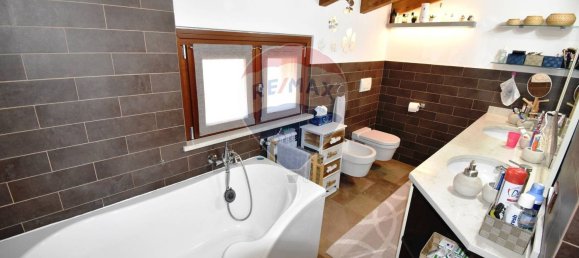 Квартира с 3 комнатами в Лавена Понте Треза, Италия № 171610 18