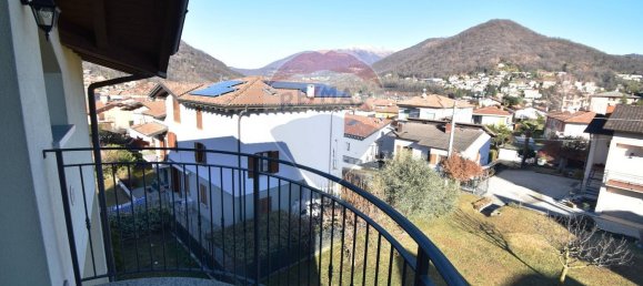 Квартира с 3 комнатами в Лавена Понте Треза, Италия № 171610 12