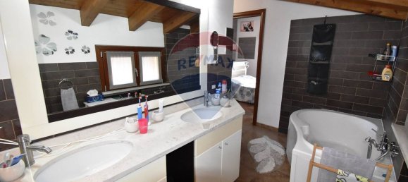 Квартира с 3 комнатами в Лавена Понте Треза, Италия № 171610 20