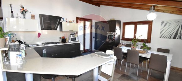 Квартира с 3 комнатами в Лавена Понте Треза, Италия № 171610 7